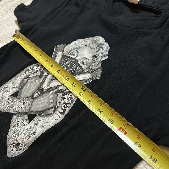 Keya unisex Small Black T - Picture 8 of 8